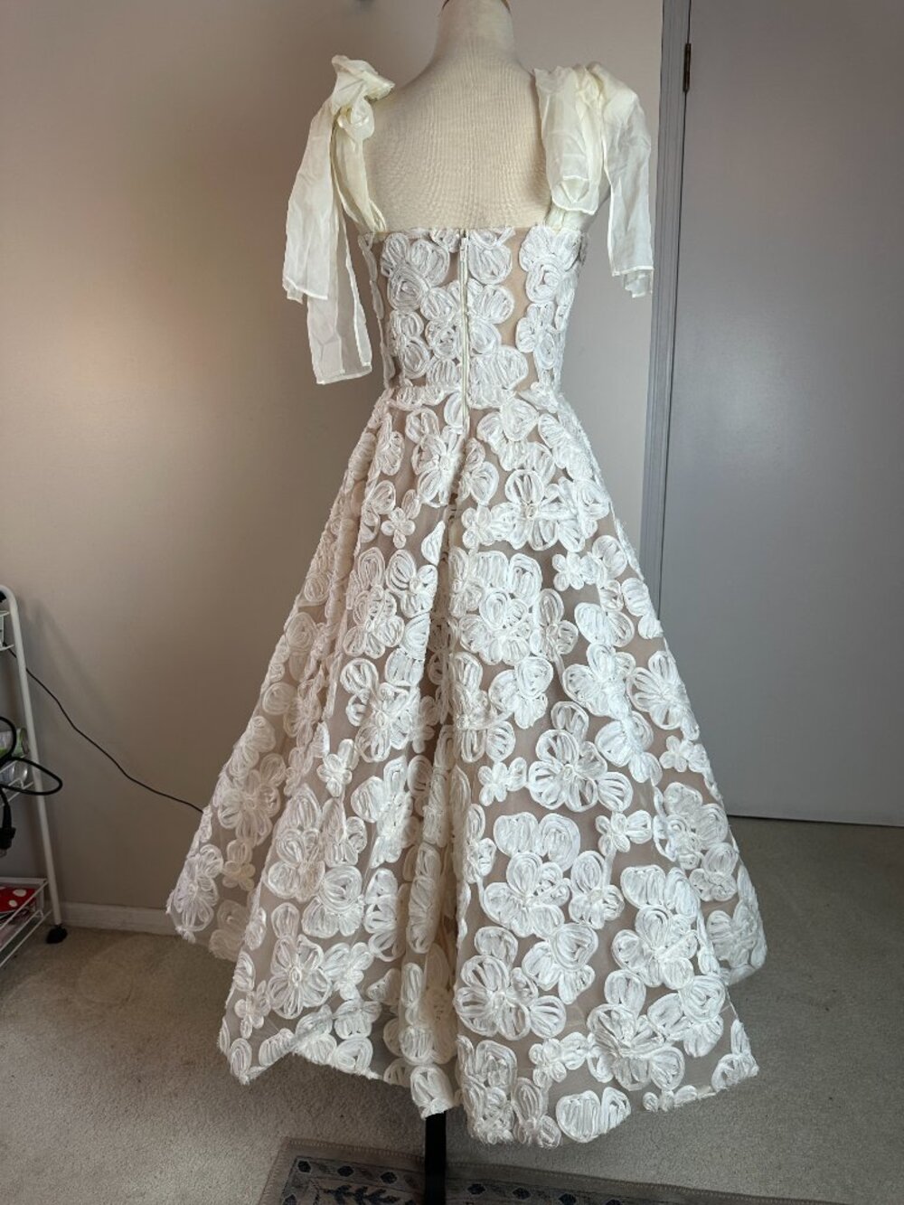Bronx and Banco Sabrina Bridal Floral Lace Midi Dress XS NWOT White - Picture 9 of 11